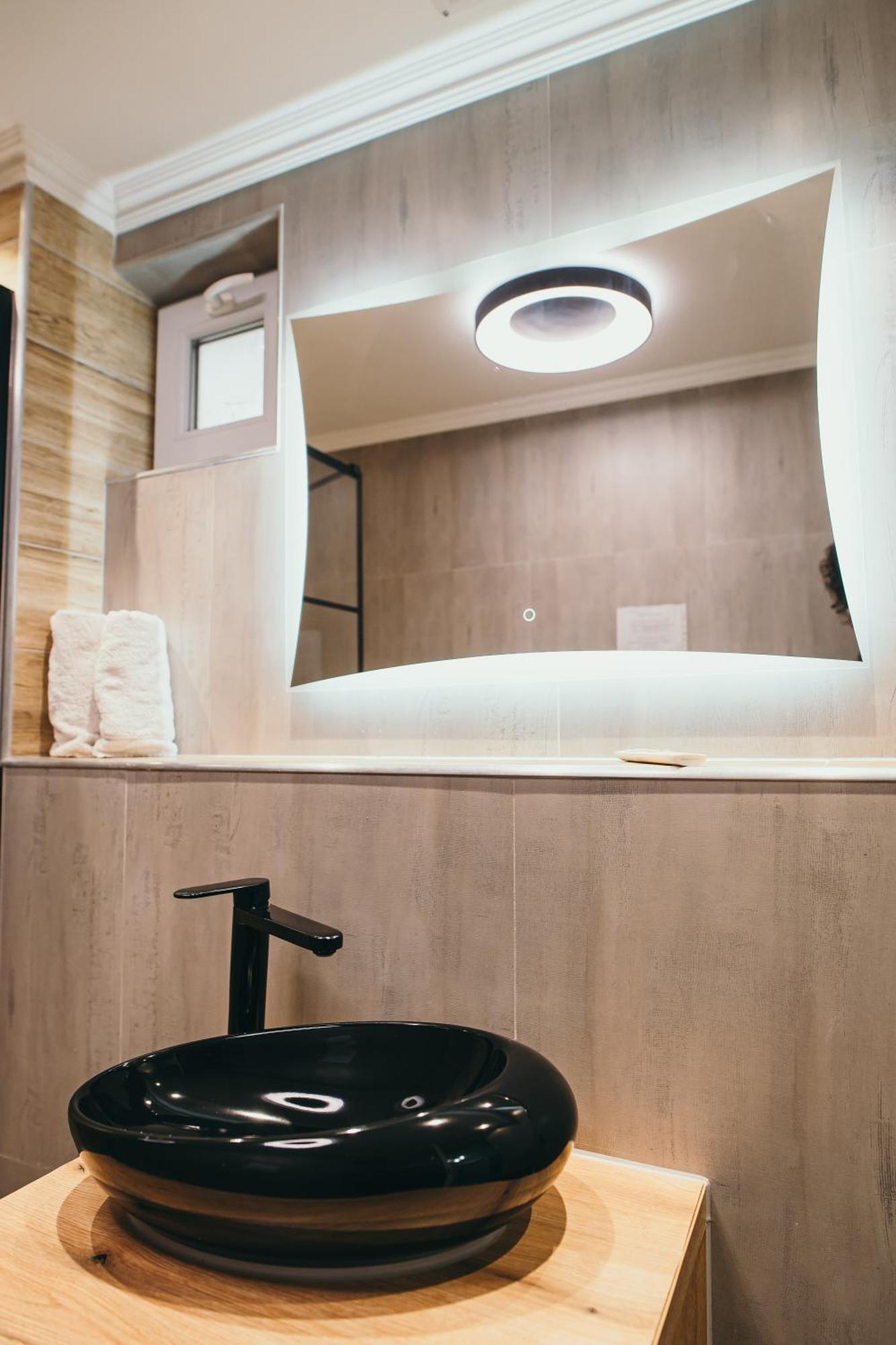Insomnia Studio โดรเบตา-ตูร์นู เซเวริน ภายนอก รูปภาพ